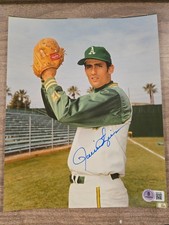 Rollie Fingers Autographed 8x10 Beckett CoA BU61190