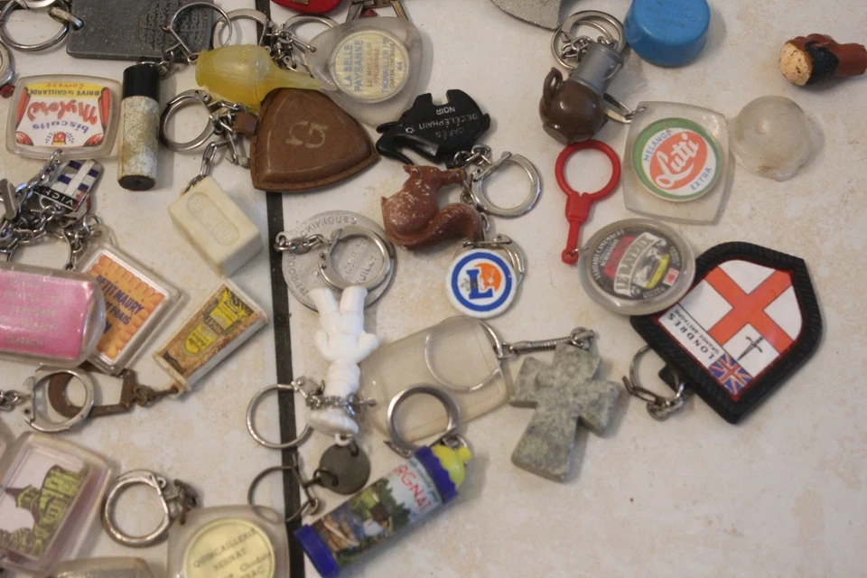 lot de porte clefs anciens marque emblématiques vintage - Photo 3/4
