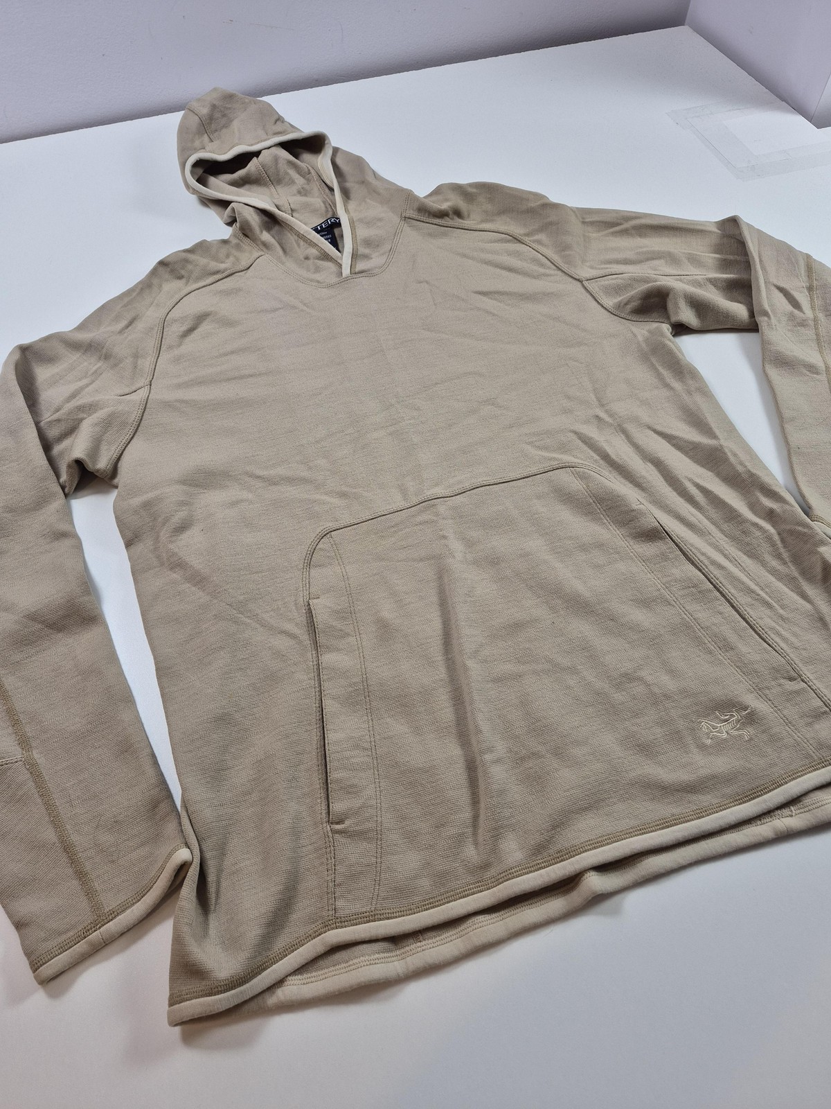 VTG Arc'teryx Wool Hoodie Mens XL Beige Knit Pullover Kangaroo Pocket Logo thumbnail 2