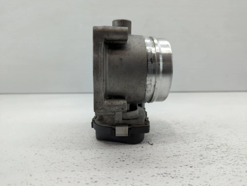 BMW 335i 2011-2015 carrocería del acelerador UZD0G Foto 4 de 4