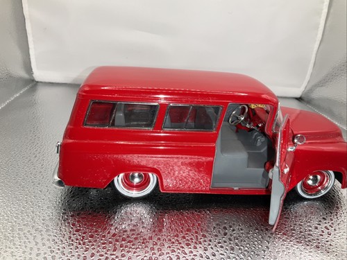 Jada Dub City 1957 Chevy Suburban Red Scale 1/24 - Picture 3 of 7