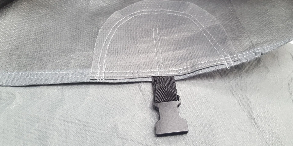 Cubierta de coche exterior Coverzone equipada (se adapta a autos deportivos Triumph TR4, TR5 y TR6) Foto 2 de 3