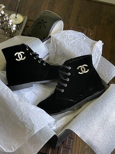 CHANEL Velvet Short Boots Black CC Lace Up Sz 39.5 100% Authentic “Worn Once” - Picture 3 of 12