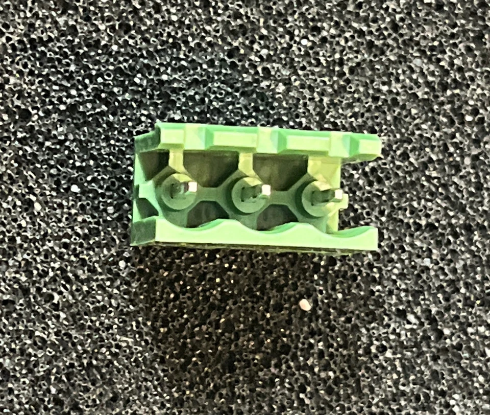 20 Each ~ EM253503VO ~ Terminal Block ~ 3Pos ~ Pitch 0.197" (5.00mm) ~ Vertical - Image 2 of 4