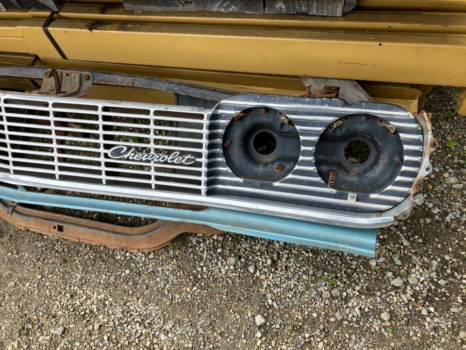 Chevrolet Impala 1964 parrilla original + soporte central + valencia + panel de cierre Foto 4 de 4
