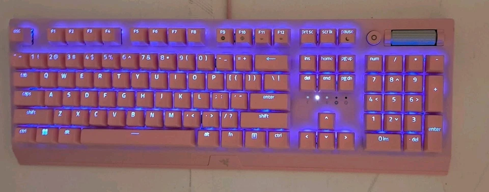 Razer BlackWidow V3 Mechanical Gaming Keyboard: Green Switches Quartz Pink - Image 2 of 4