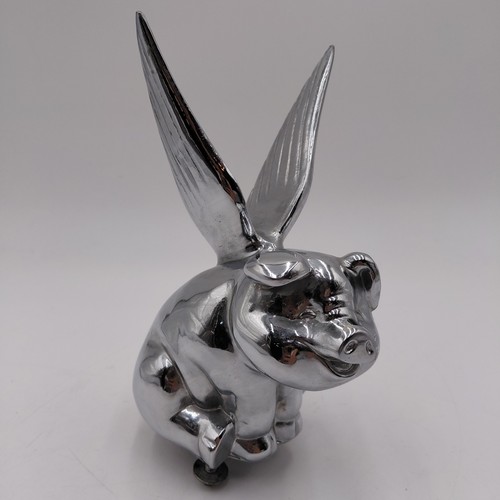 UNIVERSAL Hood Ornament Flying Pig Chrome Metal Freightliner Peterbilt Kenworth