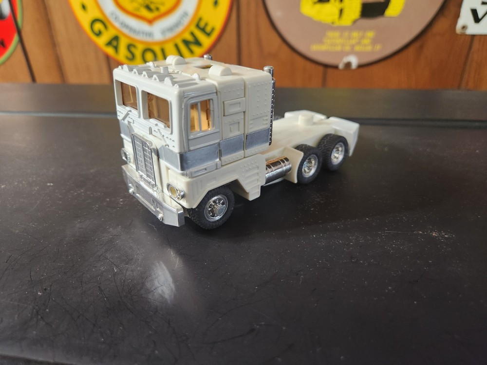 Vintage Transformers G1 Ultra Magnus White Optimus Prime Semi Truck Cab 1985