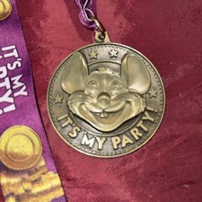 Chuck-E-Cheese It s My Party BIRTHDAY Medal Purple Lanyard Kids Adults Gift