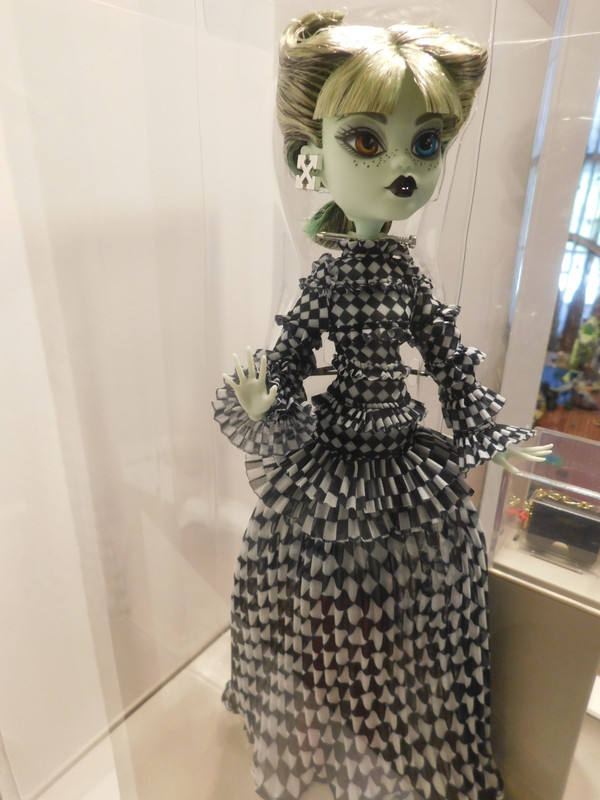 Off-White Monster High Harmonie Ghoul Doll-New in Box w/Shipper
