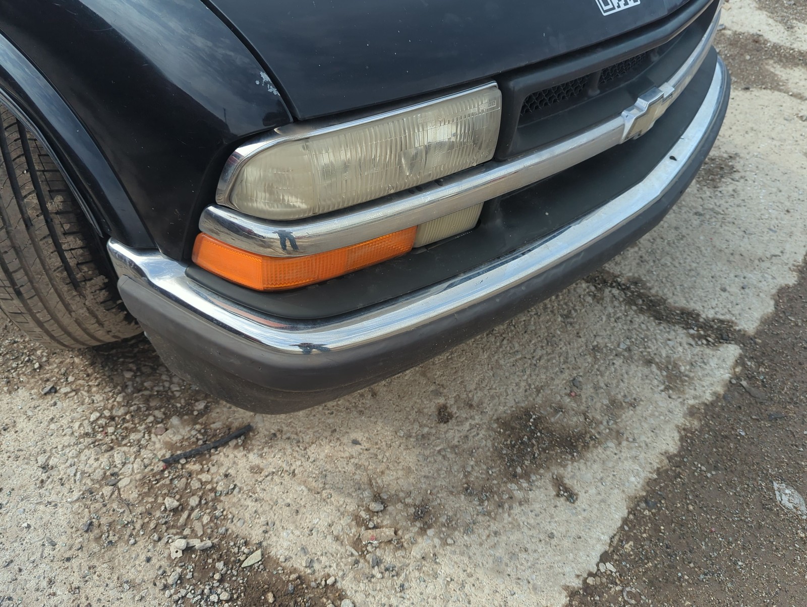 1998-2003 Chevrolet S10 Front Bumper - Oem HX8I6