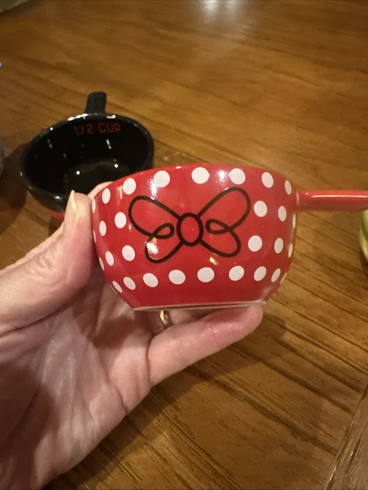 Disney Mousewares Nesting Measuring Cups 4 Piece Set , NWOT — 第 4/4 张图片