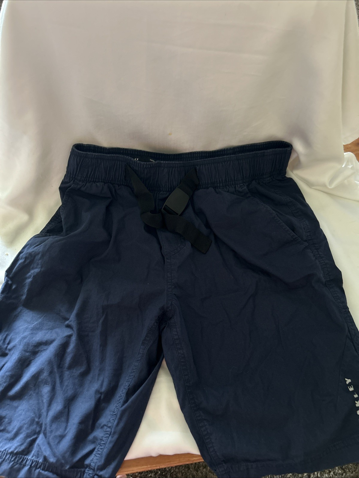 Men’s Oakley Board  Shorts Size 32 Color Navy Blue With Logo Built In Belt