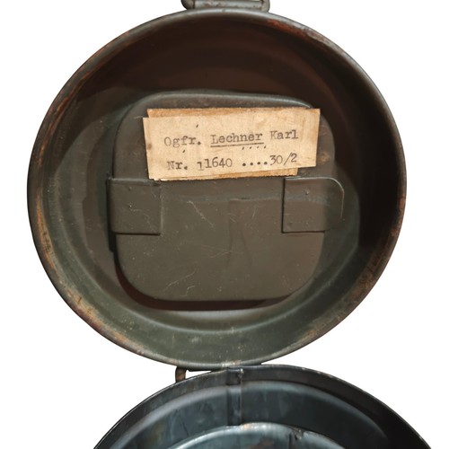 Máscara de gas Wehrmacht lata Ogfr. Etiqueta de nombre Lechner Karl n.º 1160 2GM WW2 - Imagen 8 de 9
