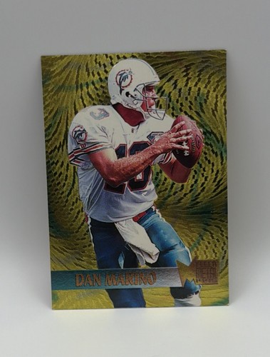 Dan Marino #10 1995 Fleer Metal Gold Blaster card