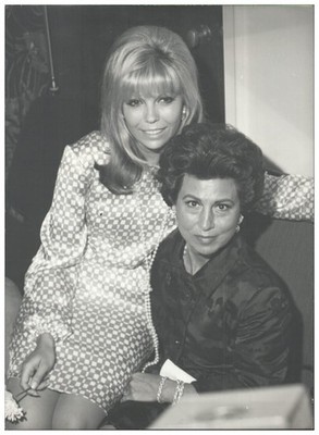 C1890/ Nancy Sinatra und Mutter Foto 21 x 15 cm  1966