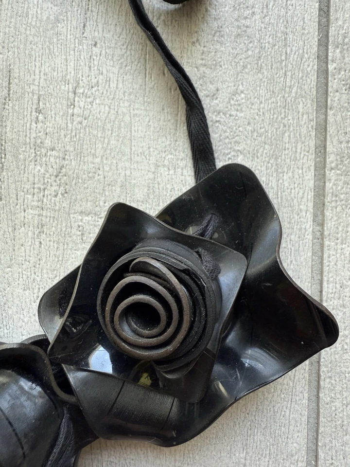 Collar Marni Negro 3 Flores Foto 2 de 3