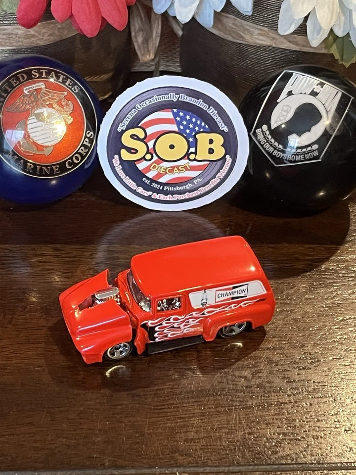 Camión de reparto Ford Champion 1956 Hot Wheels panel 1:64 rojo diecast usado casi nuevo estado Foto 2 de 4