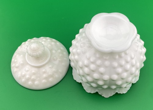 Vintage Fenton White Milk Glass Hobnail Sugar Bowl - Jar - Candy Bowl With Lid - Picture 4 of 4