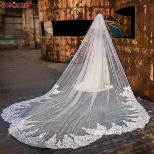 Gorgeous Scalloped Bridal Veil with Floral Lace