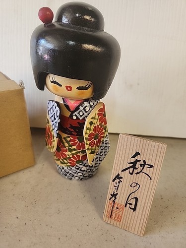 Muñeca japonesa de madera Kokeshi de 6" - Imagen 2 de 6