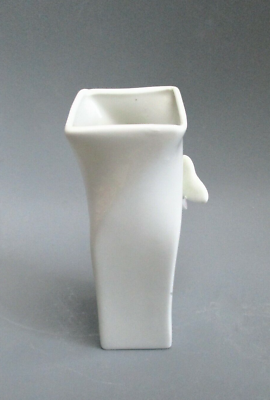 Vase / soliflore en porcelaine Bergère de France décor fleurs et