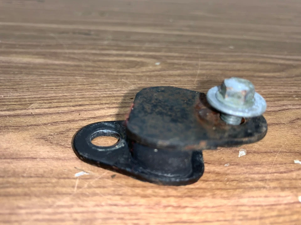 Suzuki RM125 1999 82-19 OEM SILENCIADOR AMORTIGUADOR SOPORTE DE GOMA. Foto 3 de 4