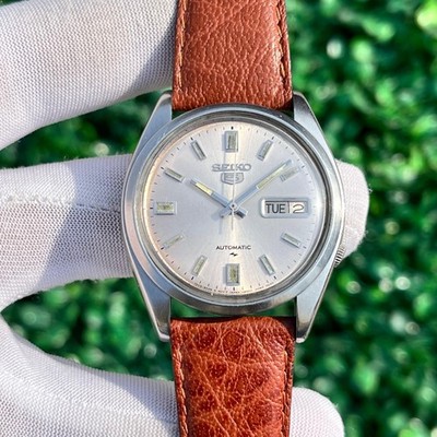 Vintage Seiko 5 Automatic Silver Sunburst Dial Japan Made Men's Watch 7009-8210