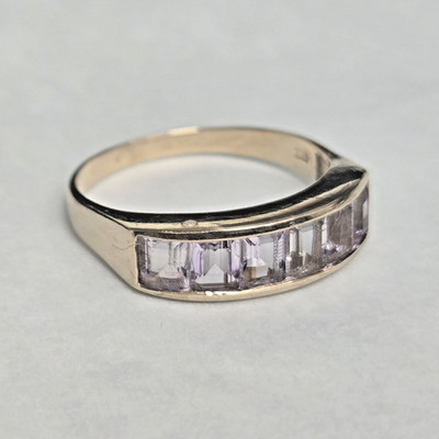 Amethyst Ring 9 kt Gelbgold lila Steine Kanalbesatz Größe N 1/2 gepunzt