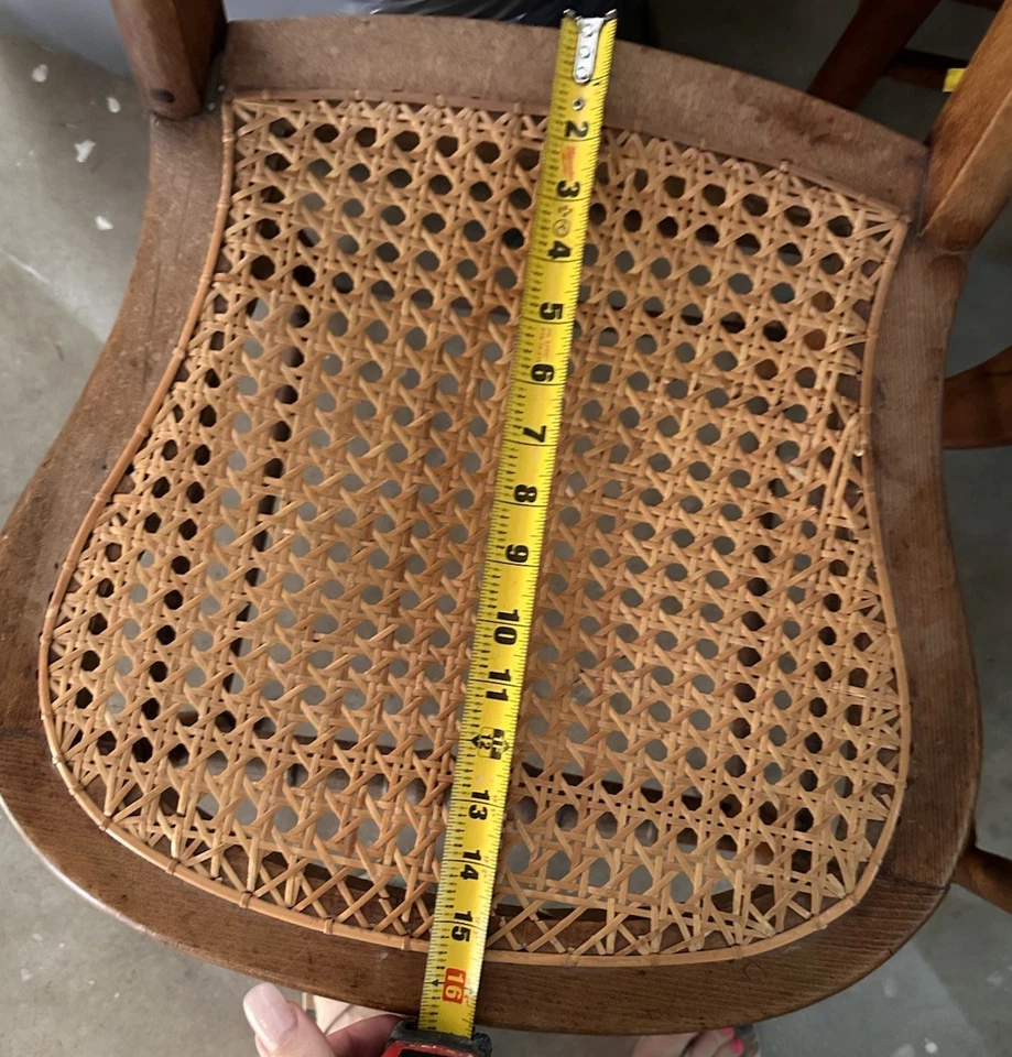 Juego de cinco sillas auxiliares vintage de caña marrón campestre francés Foto 4 de 4