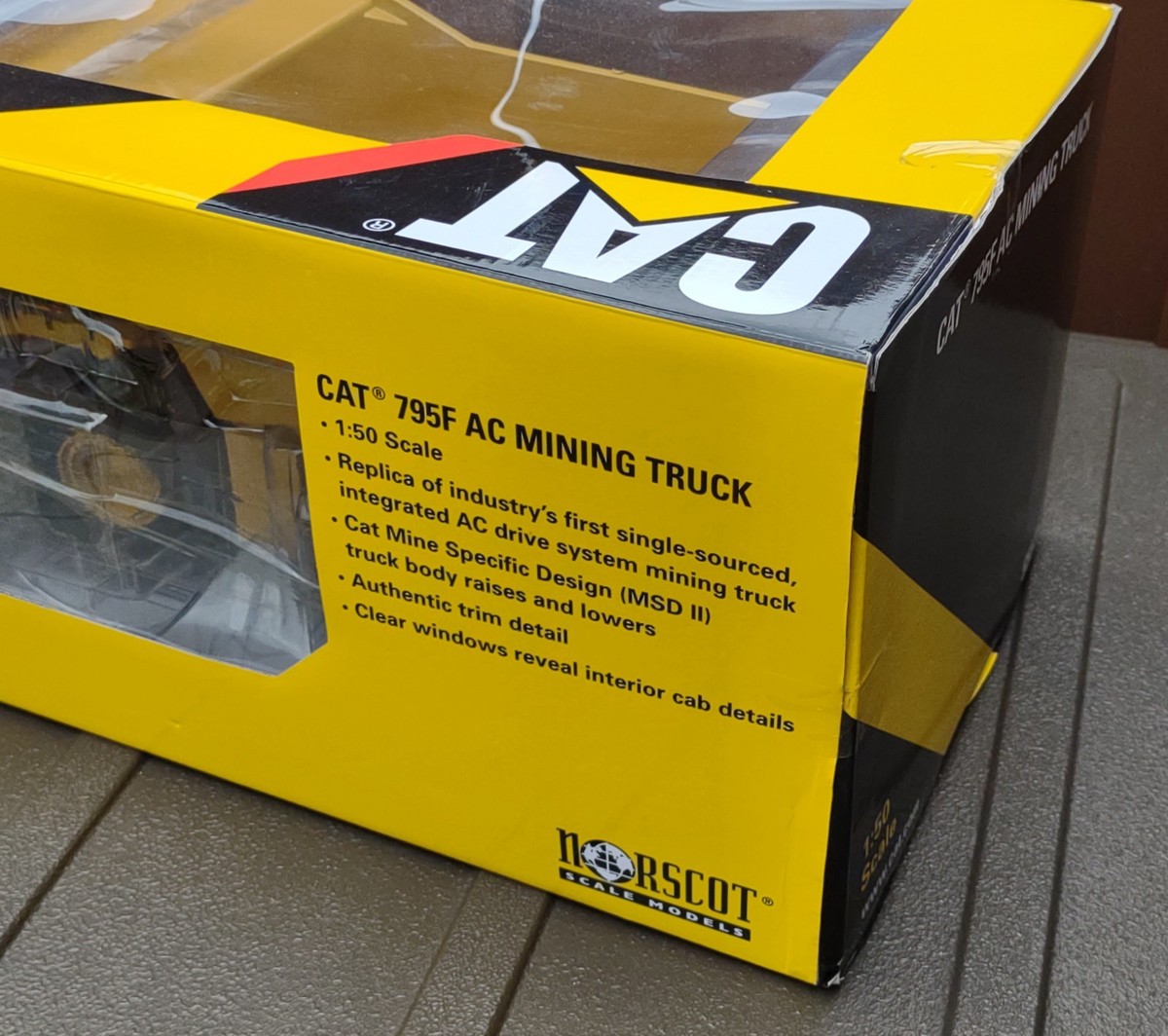 1/50 Norscot 55515 CAT 795f AC Electric Drive Mining Truck