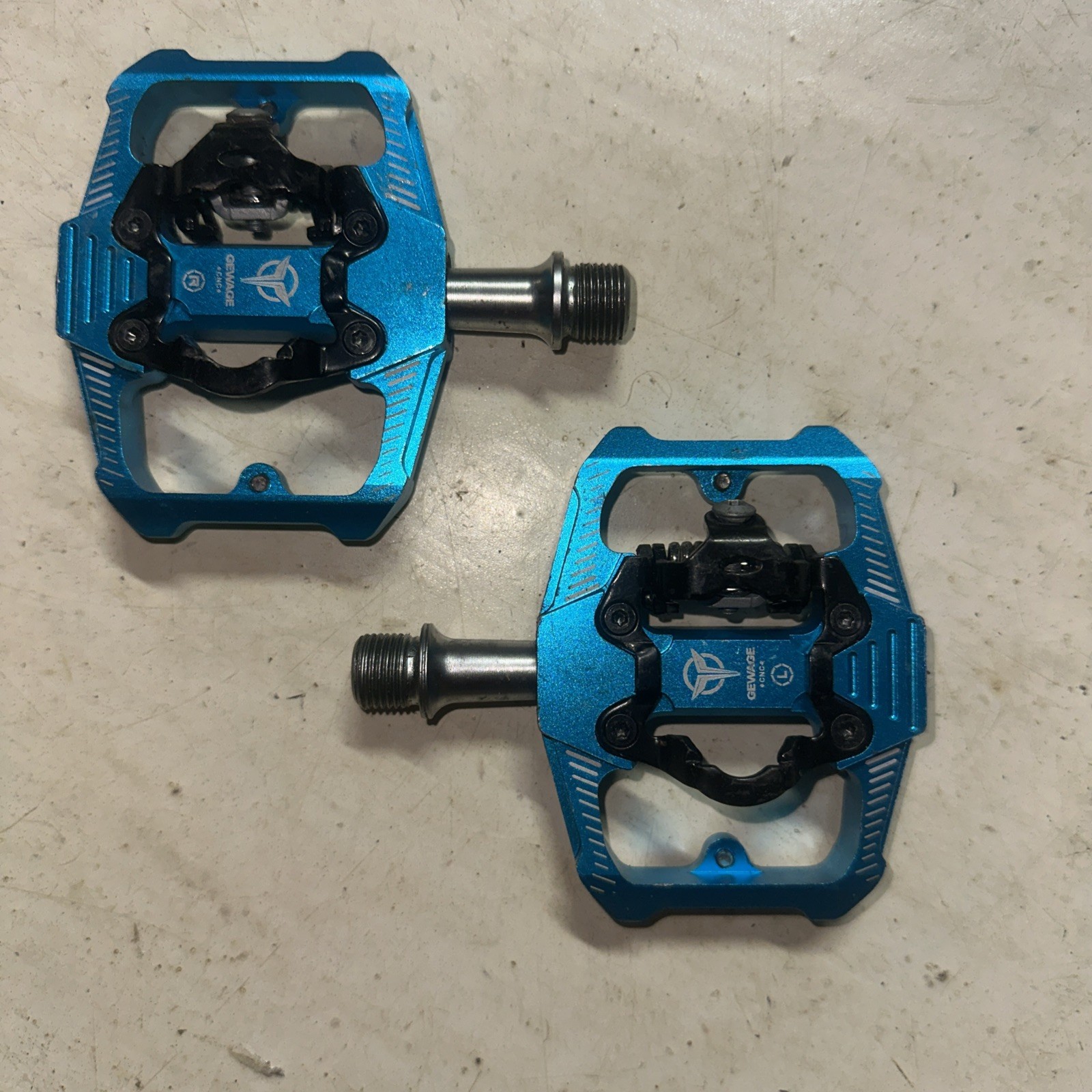 (Used) Blue Anodized Double-sided Clip Pedals SPD And Platform Flat Mountain Bike Pair (29.90 USD)