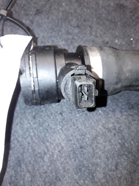 2005 BMW 545I НИЖНИЙ ШЛАНГ РАДИАТОРА - Изображение 2 из 4