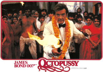 James Bond 007 - Octopussy ORIGINAL Aushangfoto Roger Moore / Maud Adams /K Bedi