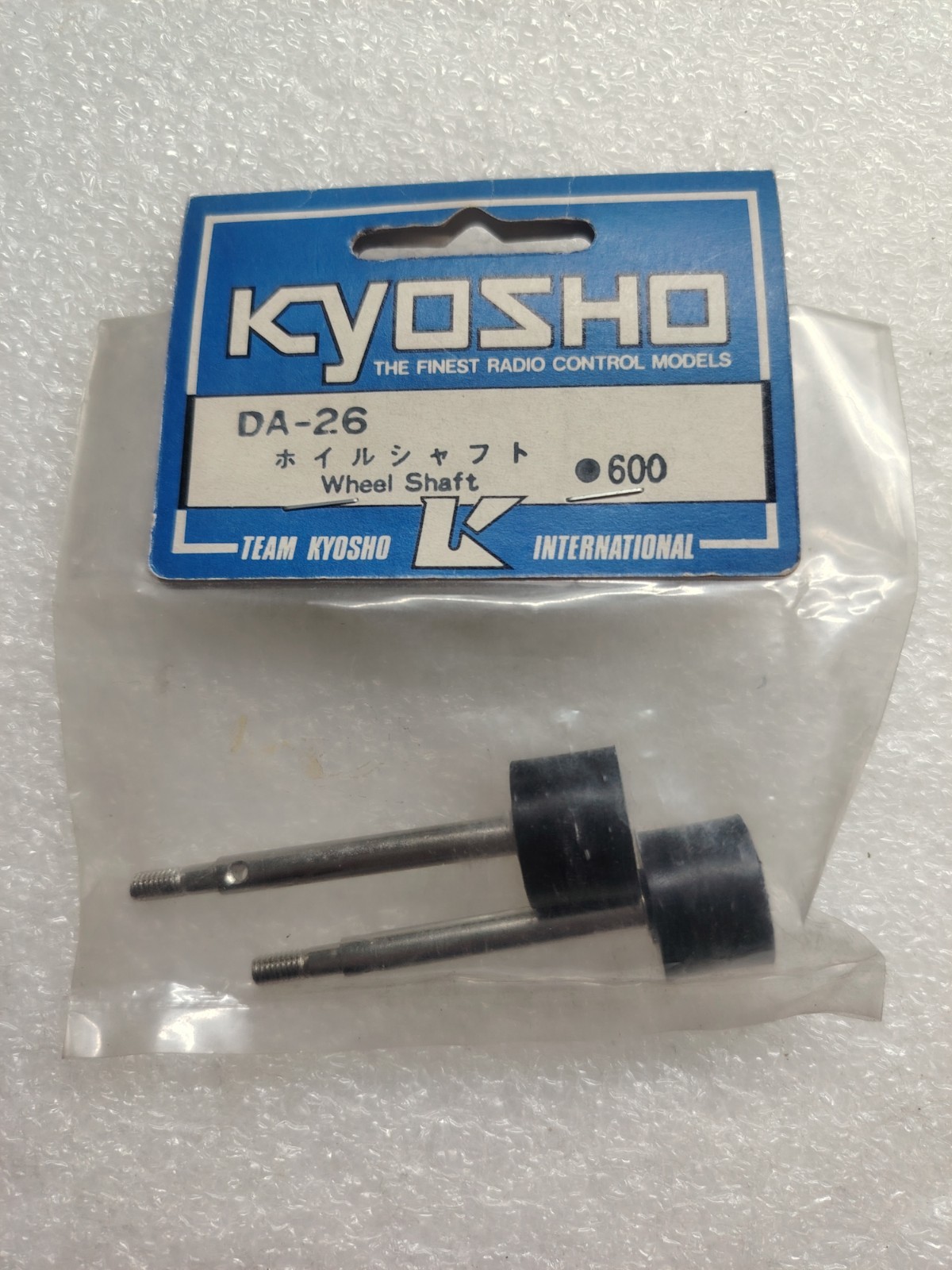 Axe de roue Kyosho DA-26 pour réparer le jeu de transmission du USA-1 Car Crusher