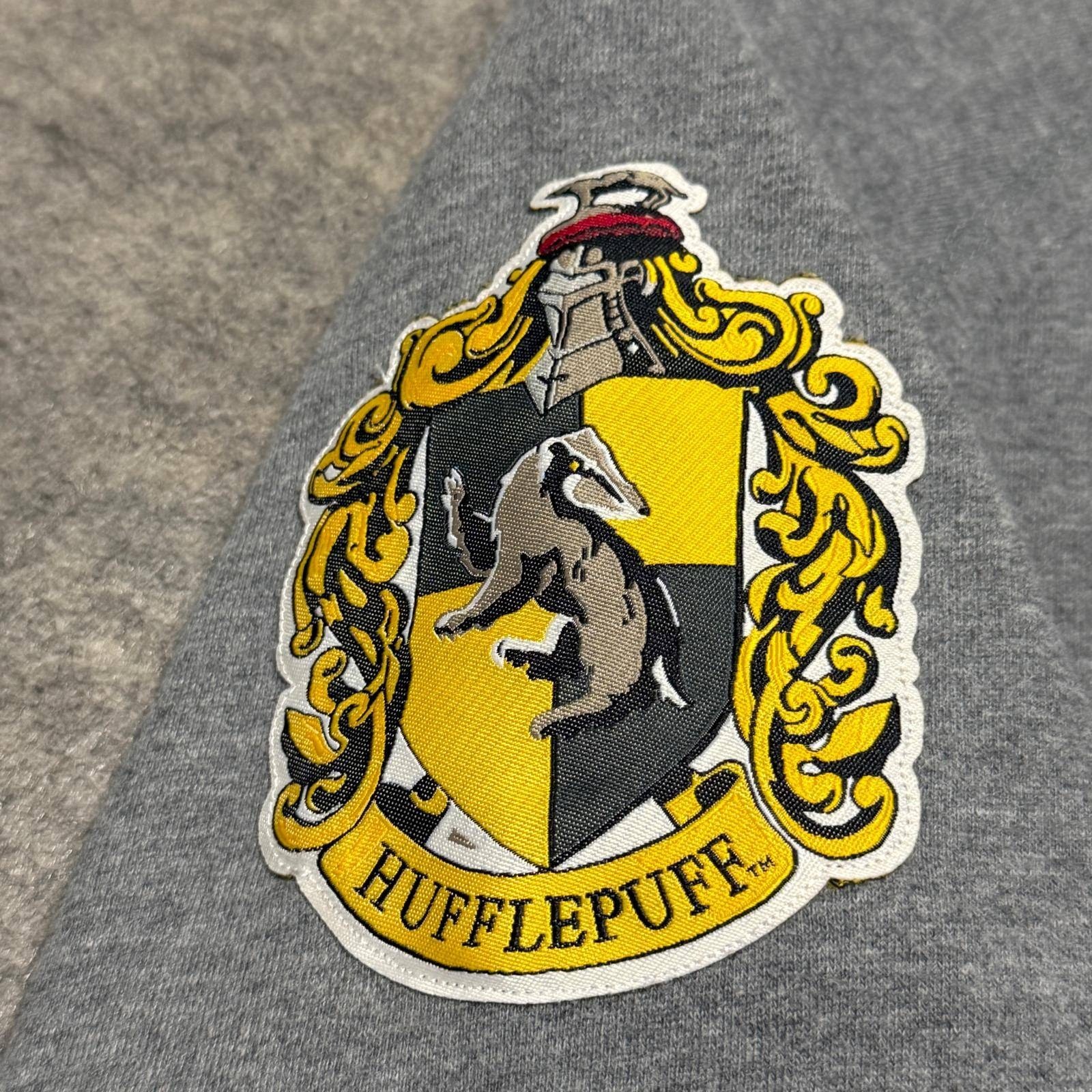 Harry Potter Hufflepuff Sweatshirt Gray Wizarding World House Crest Mens Small image 5