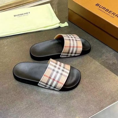 Burberry Furley Vintage Check Archive Beige Slides Rubber Pool Beach Sandals