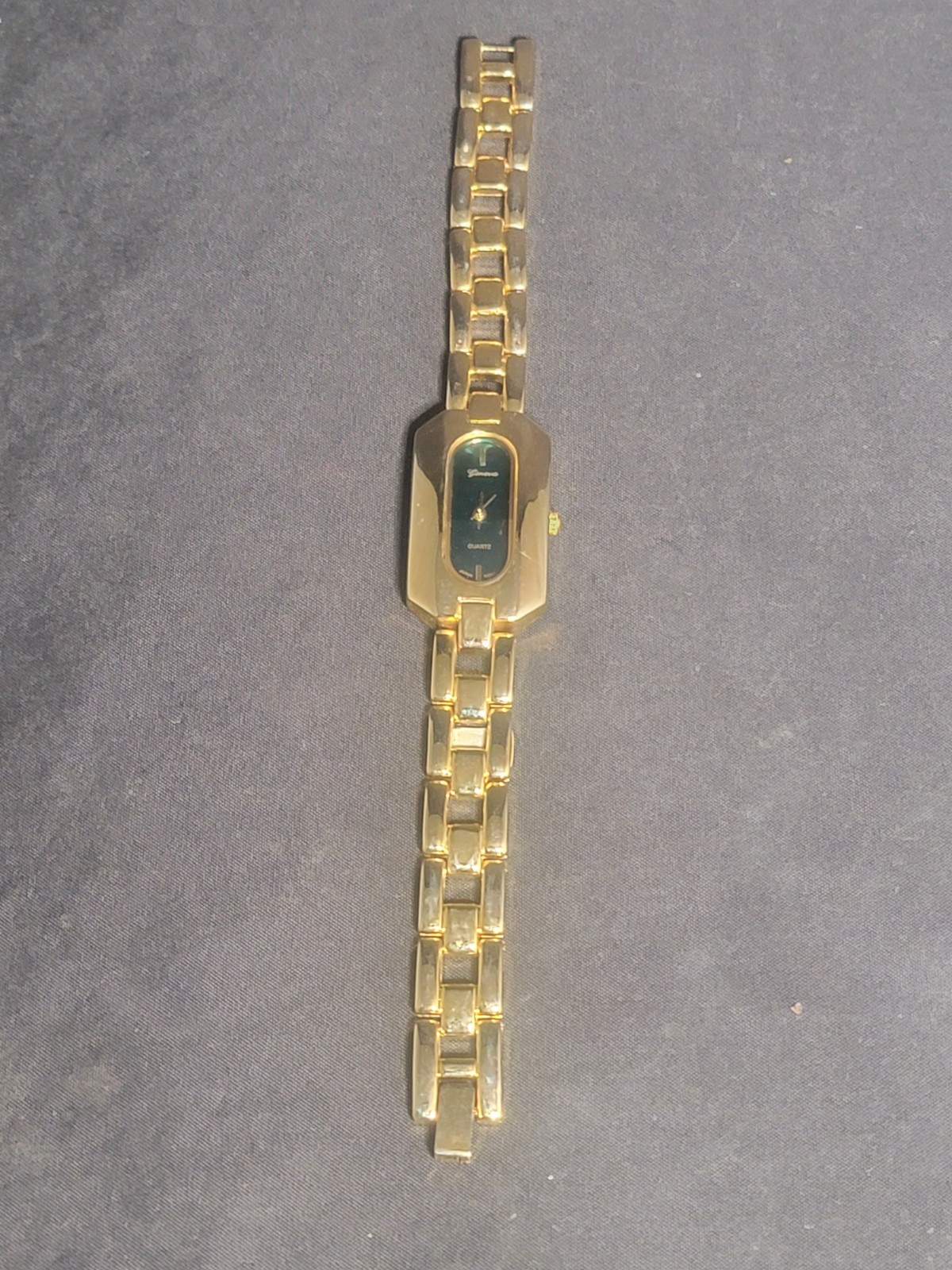 Geneva Gold Tone Women’s Quartz Wristwatch Green Dial Link Bracelet – Not...