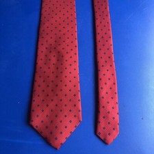 Men  s tie 57  Red Club Room All Silk Tiny Stain .