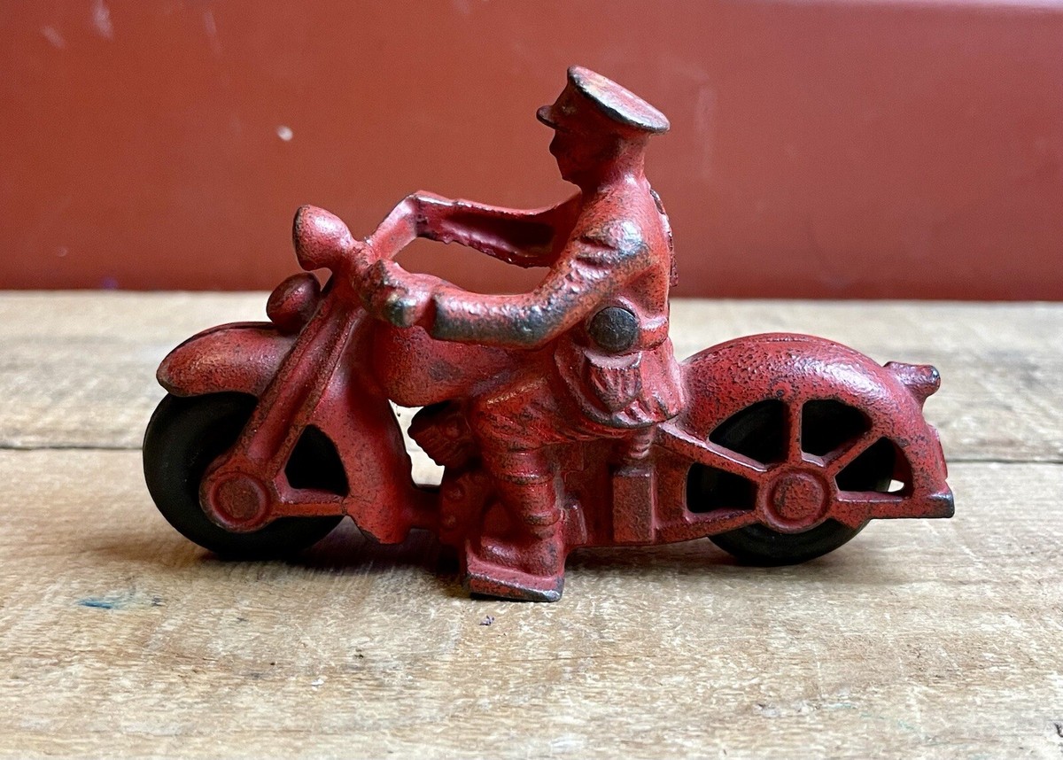 Vintage 1930s Hubley 4” Red Cast Iron Motorcycle Policeman Rider