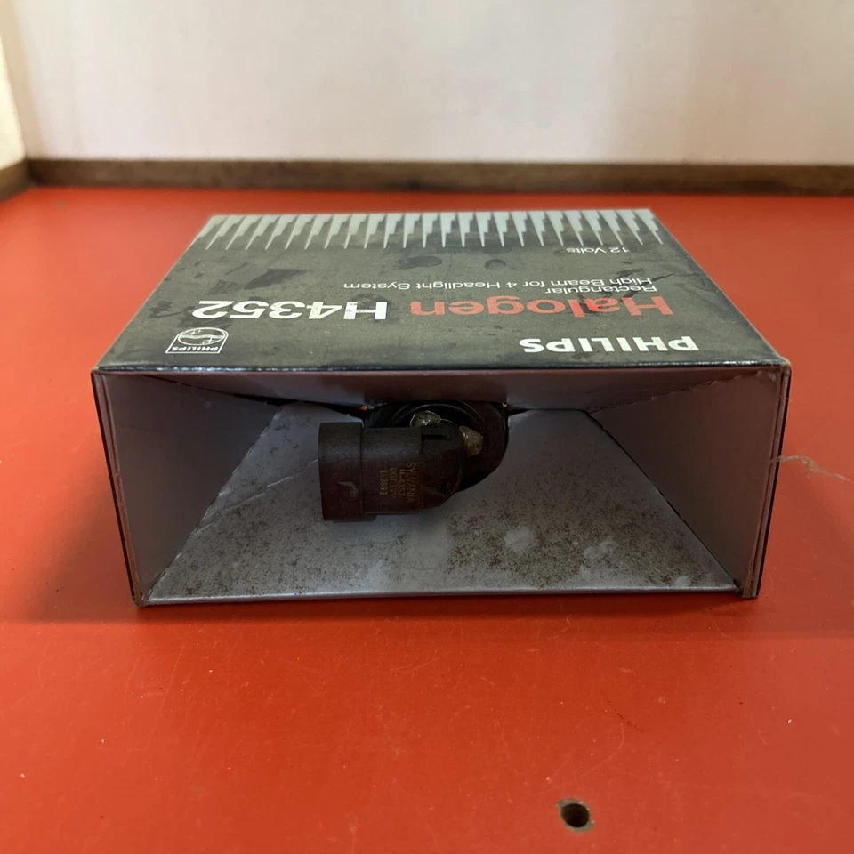 Bombilla halógena Philips H4352 para Chevrolet Camaro 1993-97 Foto 4 de 4