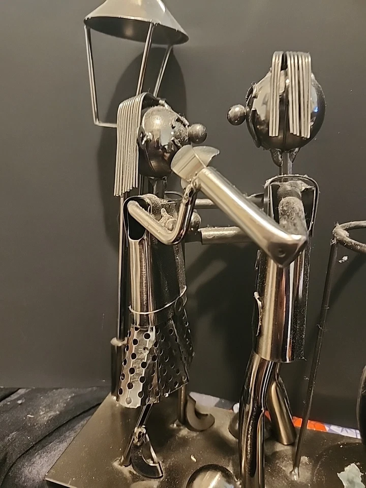 СТРАННОЕ металлическое искусство. Держатель для винных бутылок «Lovers By Lightpost» романтические номера 80-х (436) - Изображение 3 из 4