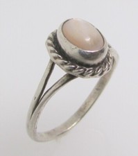 925 STERLING SILVER MOTHER OF PEARL OVAL RING SIZE 6.5 - 1.9 G