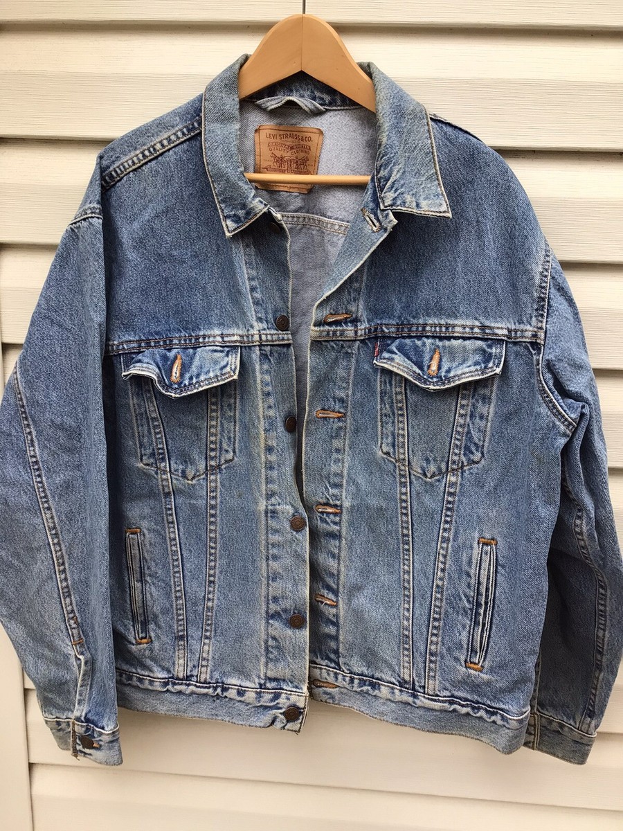 LEVI's Blue Denim Jean Trucker Jacket VINTAGE Sz. L Red LEVI's Blue Denim Jean Trucker Jacket VINTAGE Sz. L Red