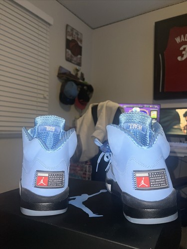 Nike Air Jordan 5 Retro UNC University Blu Nero Bianco (Uomo) - Foto 4 di 5