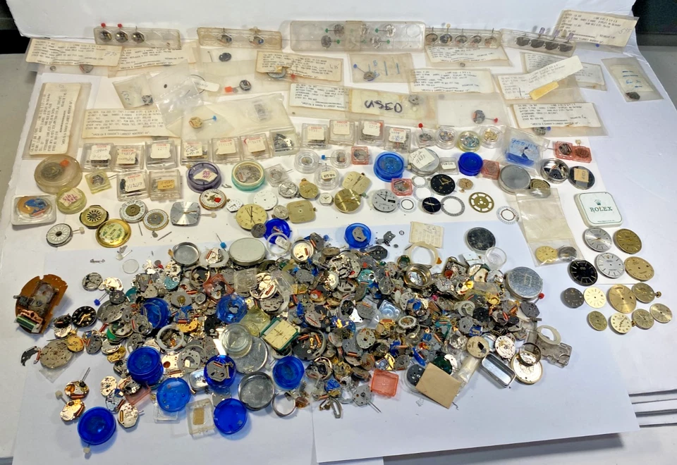 LARGE MIXED LOT OF VINTAGE WATCH PARTS, ROLEX DIALS, WATCH REPAIR STEAMPUNK ART - Image 2 of 4