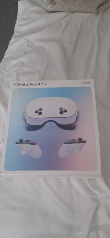 Meta Quest 3S 128GB All-in-One VR Headset Mixed Reality