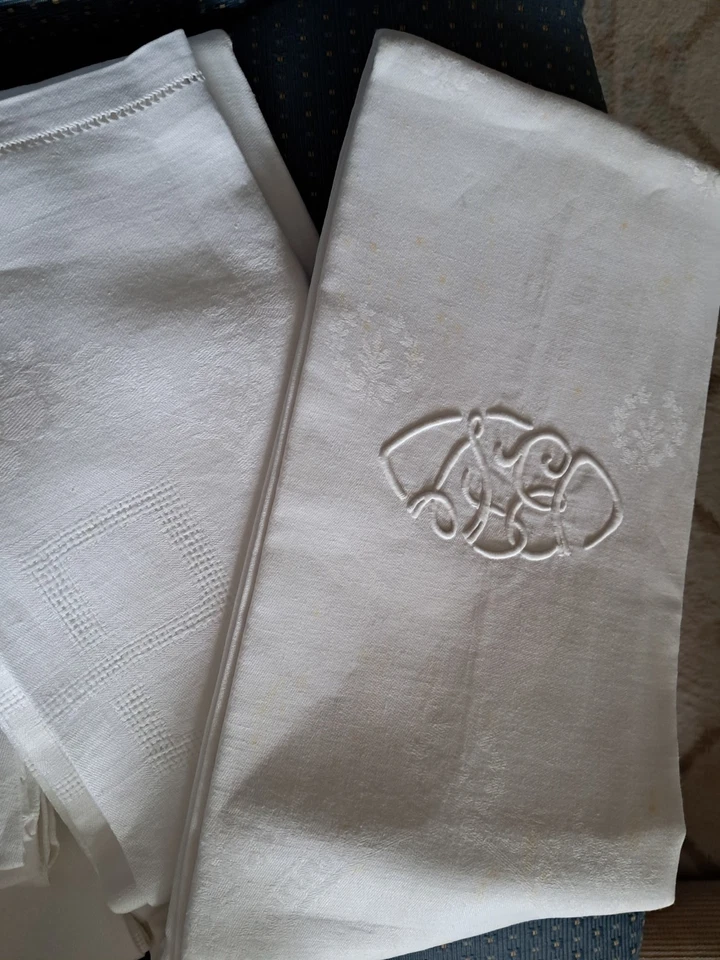 Linge ancien service NAPPE + 12 SERVIETTES Damassé blanc monogramme central VB - Photo 2/4