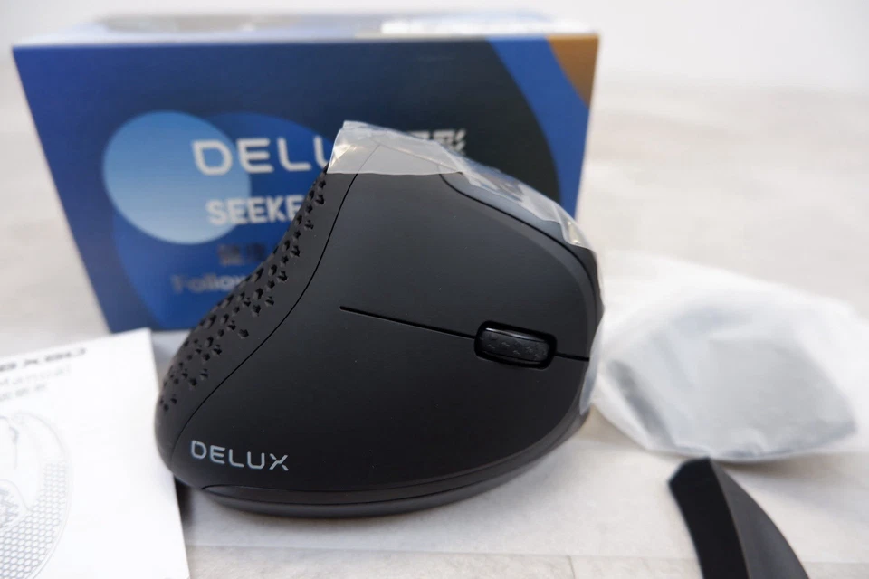 DELUX Seeker Ergonomic Mouse Wireless, Vertical Mouse with OLED Screen NEW - Image 3 of 4