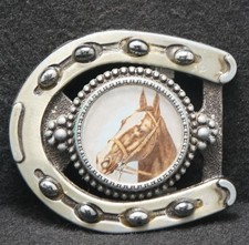 XD29106 VINTAGE 1970s HORSE HEAD IN HORSESHOE WESTERN ANIMAL MENS BELT BUCKLE